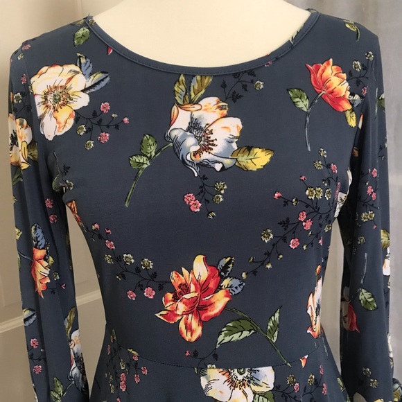 Gilli Floral Tie Sleeve Dress - Picture 2 of 8